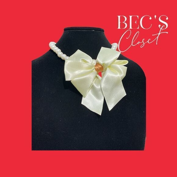 Handmade Fashion Dog Collar Fake Pearl Cream Bow - Picture 4 of 4